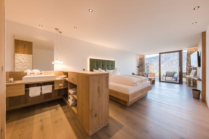 Room 8 of 48