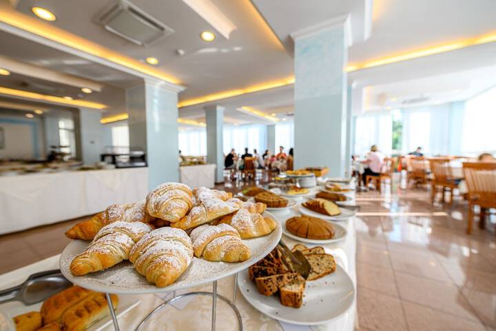 Breakfast/Coffee Service 40 of 65