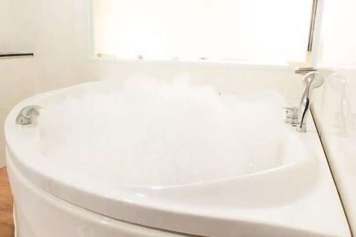 Jetted tub