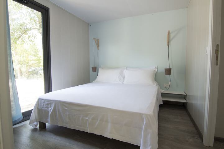 Room 4 of 33