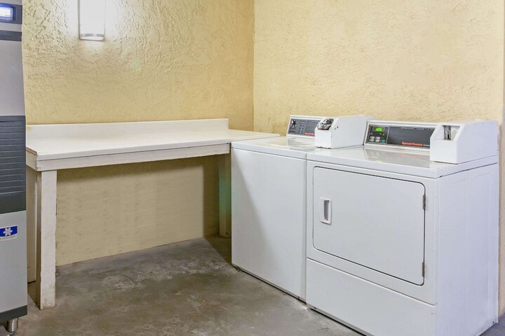 Room 12 of 38
