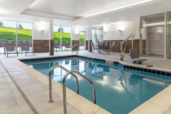 Pool image of Fairfield by Marriott Inn & Suites Kansas City at the Legends