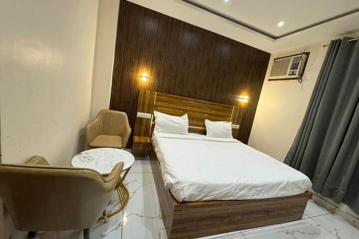 Room 7 of 26