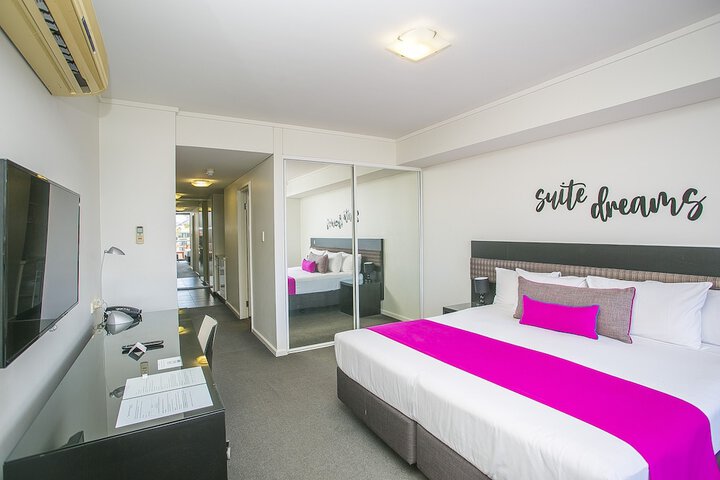Room 4 of 40