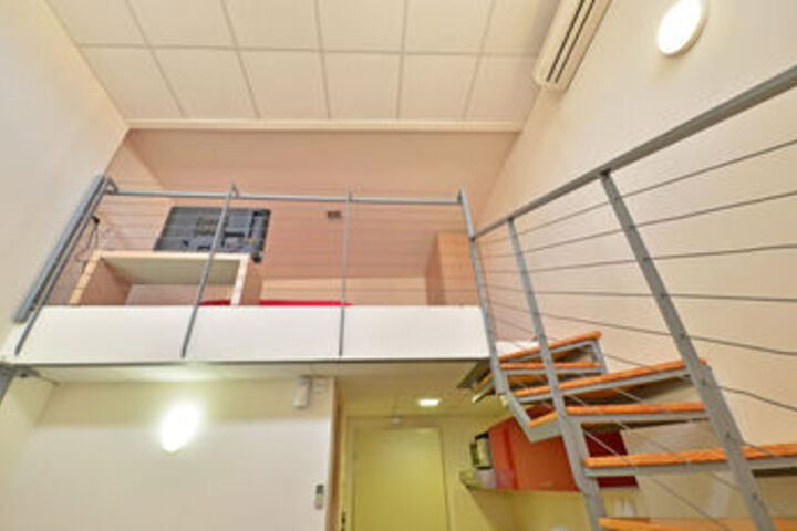 Room 4 of 17