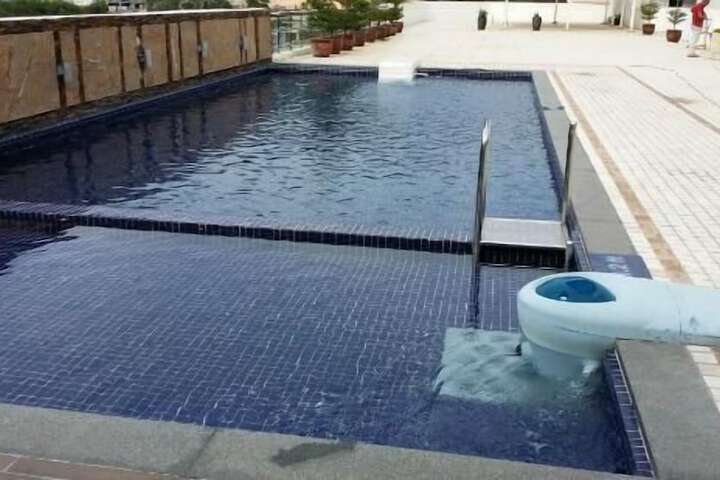 Pools & Facilities