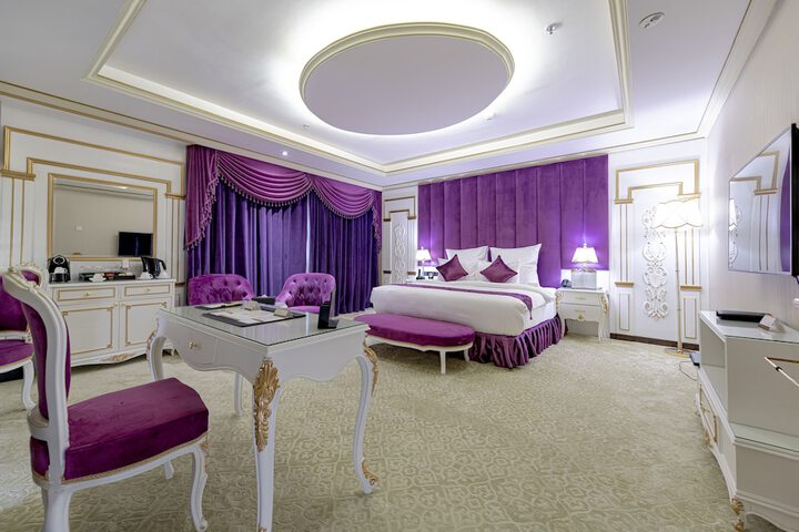 Room 9 of 76