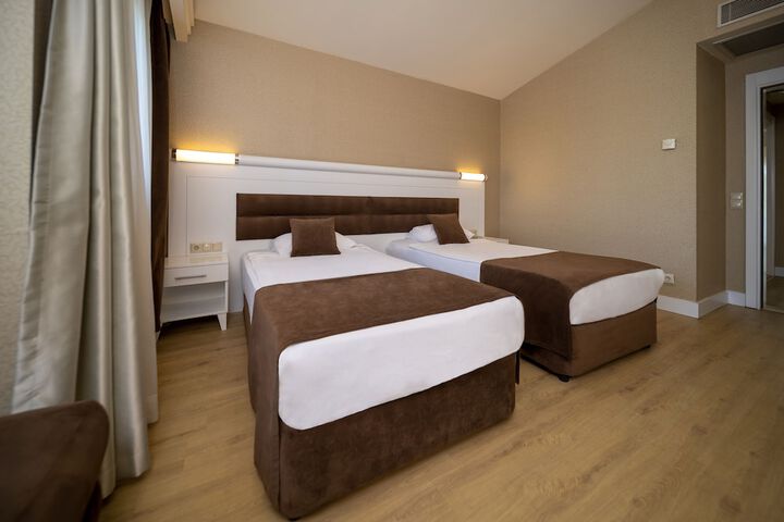 Room 10 of 80