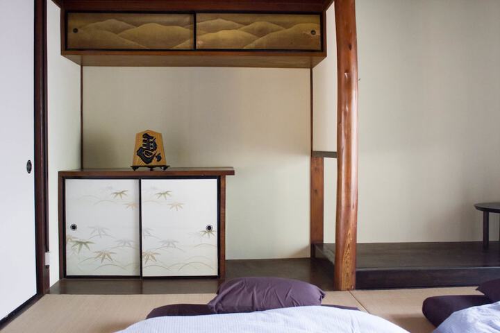 Room 6 of 24