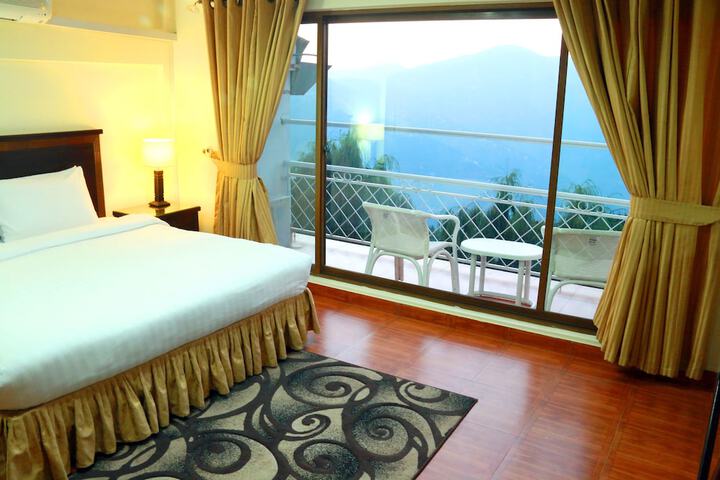 Room 4 of 48