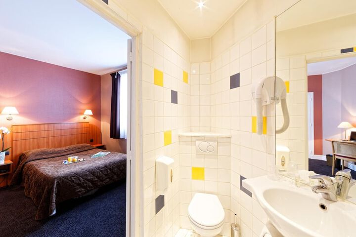 Room 33 of 50