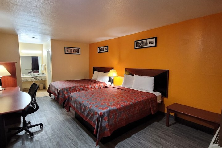 Room 4 of 17