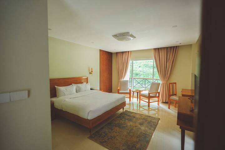 Room 12 of 37