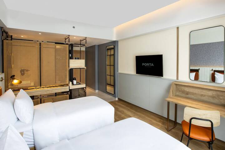 Room 12 of 23