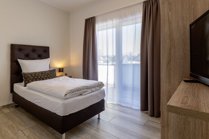 Room 3 of 38