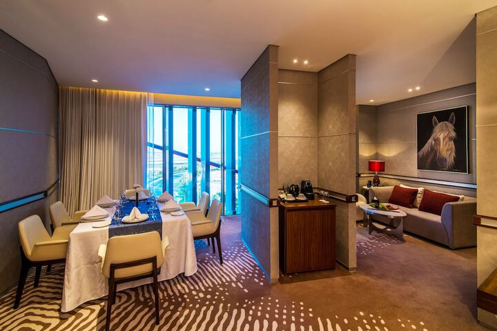 Room 32 of 67