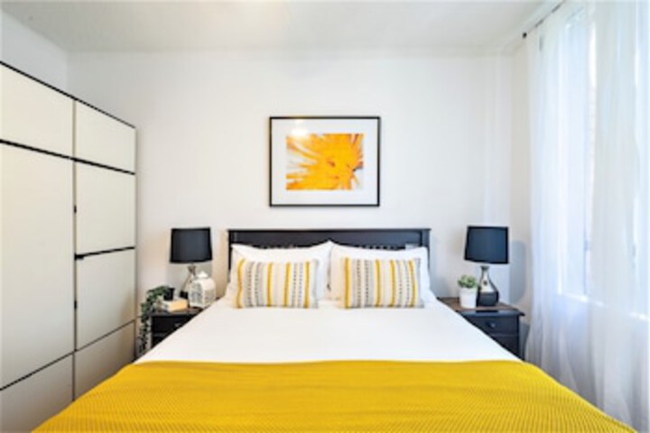 Room 4 of 63