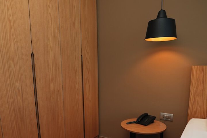 Room 6 of 11