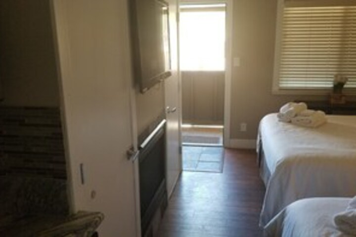 Room 13 of 828