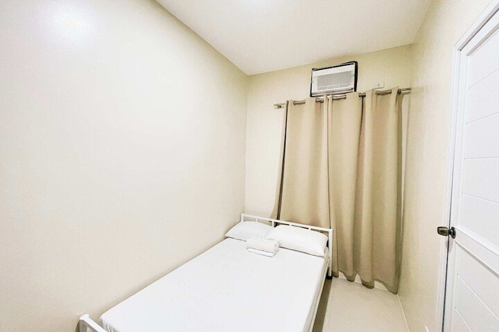 Room 6 of 70