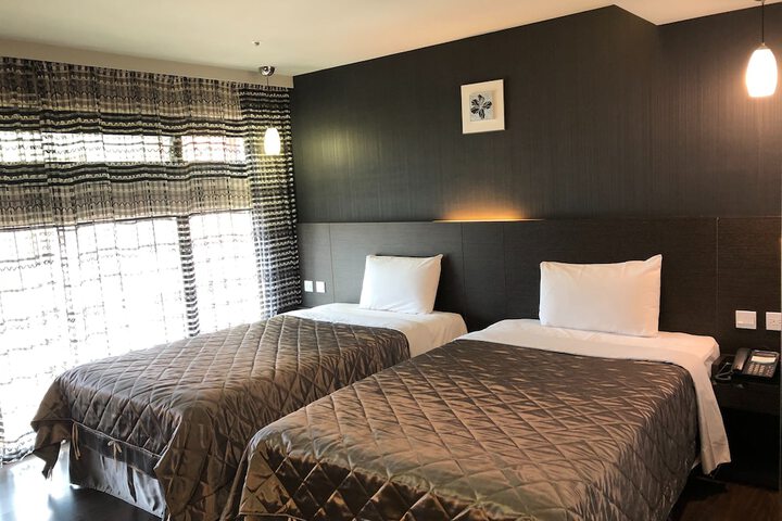 Room 10 of 36