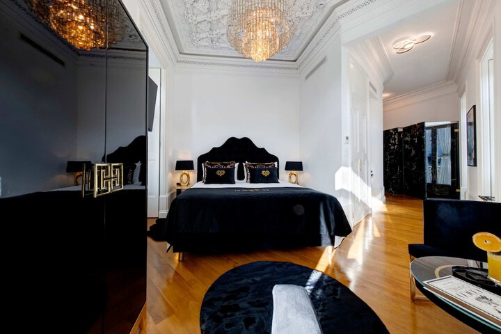 Room 9 of 44