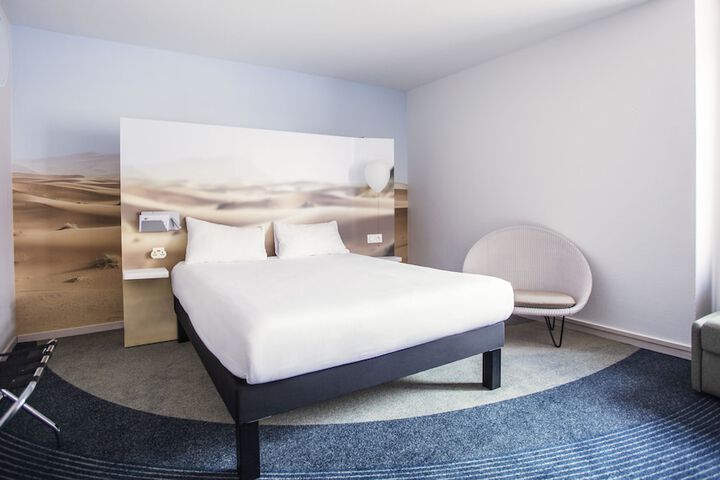 Room 16 of 110
