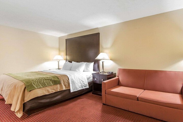 1 King Bed (4 of 10)