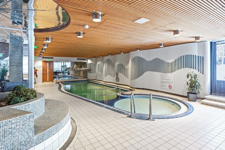 Pool 33 of 52