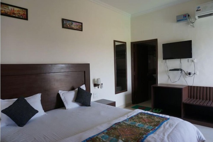 Room 3 of 11
