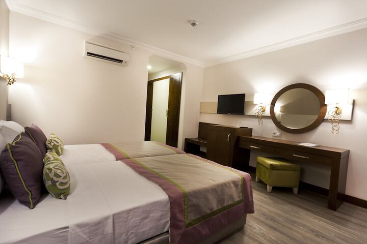 Room 10 of 76