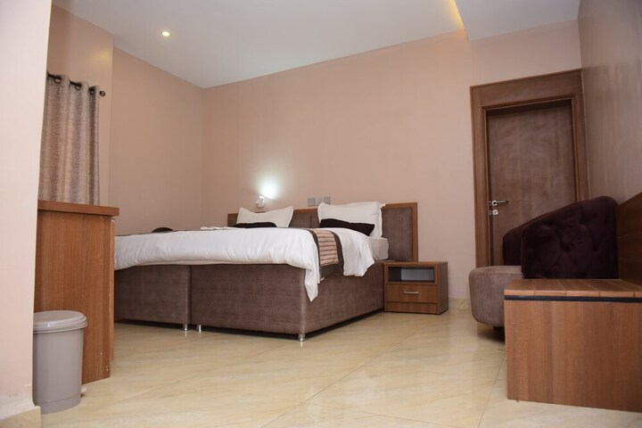 Room 8 of 51