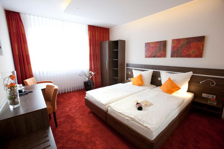 Room 16 of 33