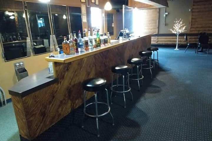 Lounge 8 of 10