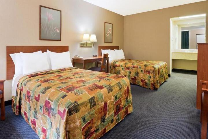 2 Double Beds (10 of 11)