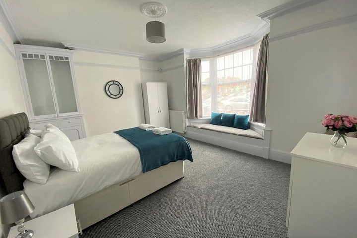 Room 7 of 16