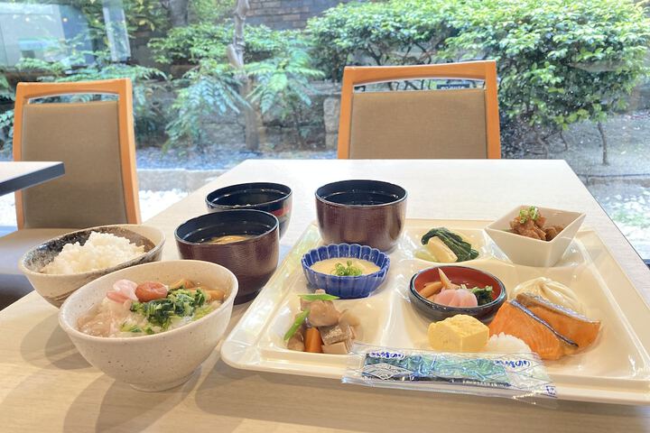 Dining 44 of 56
