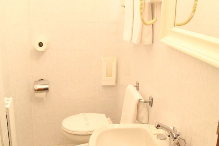Room 35 of 71