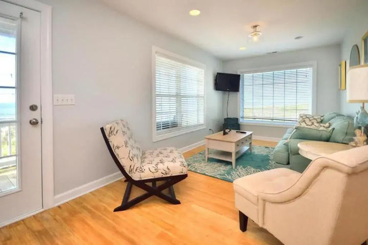 Room 4 of 18