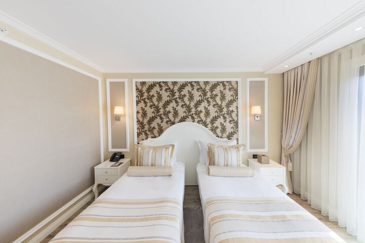 Room 4 of 36