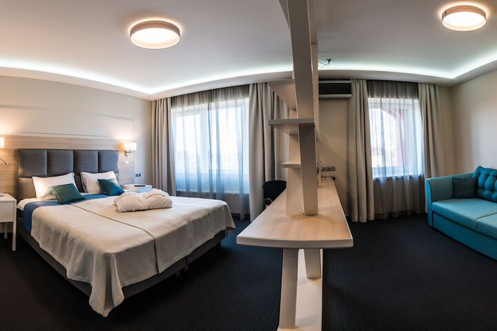 Room 10 of 66