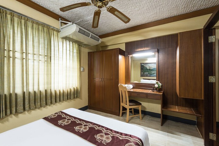 Room 33 of 66