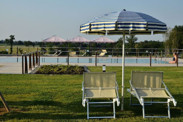 Sundeck 26 of 33