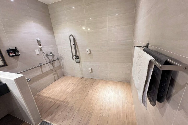 Room 16 of 23
