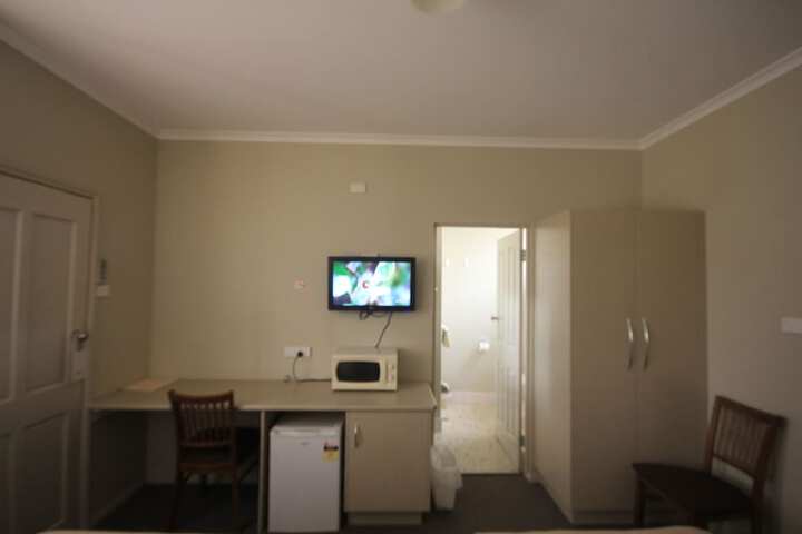 Room 6 of 86