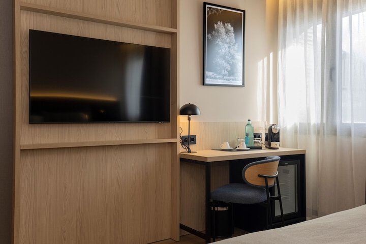 Room 8 of 38