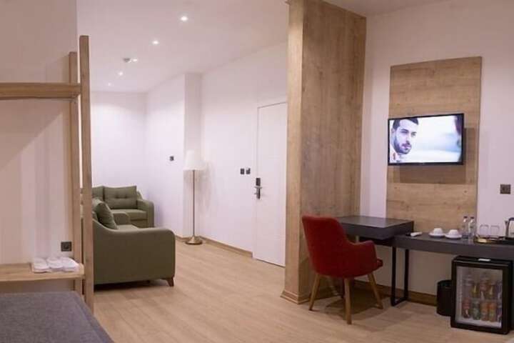 Room 19 of 28