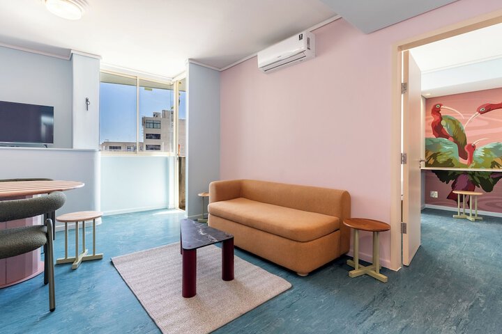 Room 53 of 104