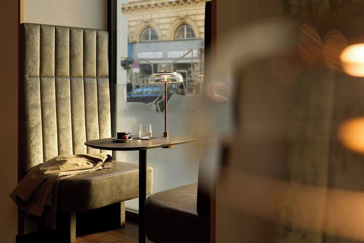 Lounge 74 of 89