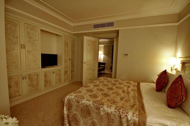 Room 25 of 77
